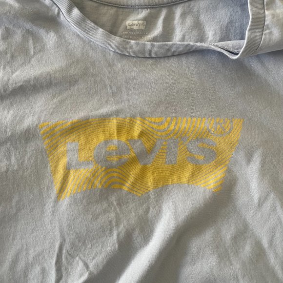 Women's Levi's Shirt Size XXL Light Blue Short Sleeve Tee - Picture 4 of 4